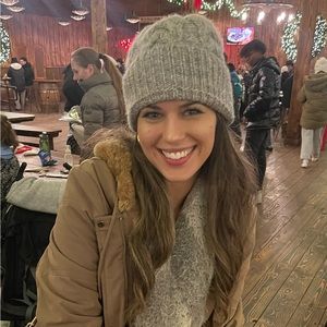 Meet your Posher, Alyssa